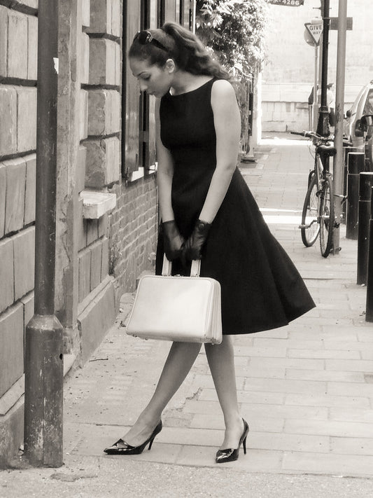 Classic Audrey - classic black dress