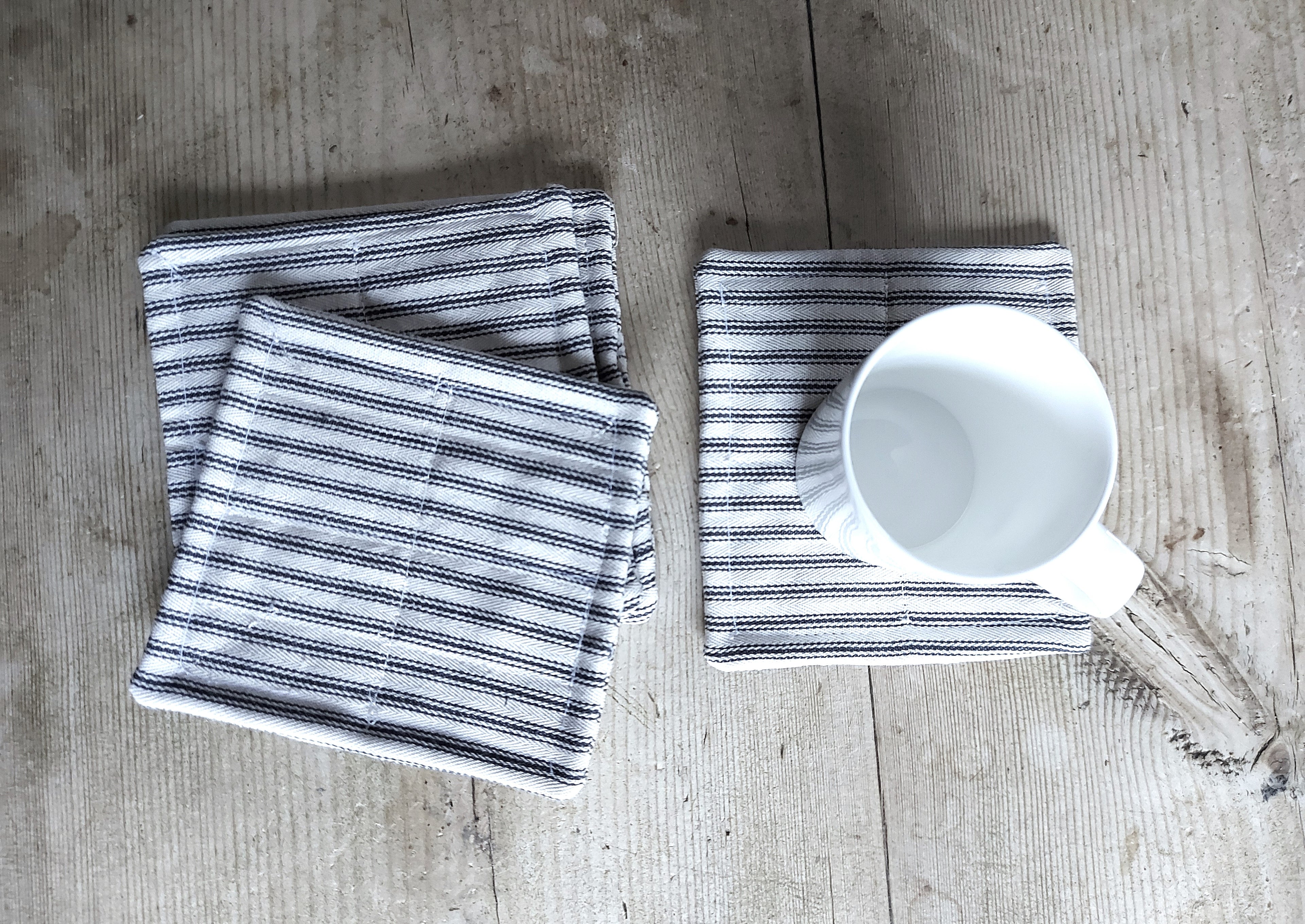 Set of 6 cotton coasters - black/off-white ticking