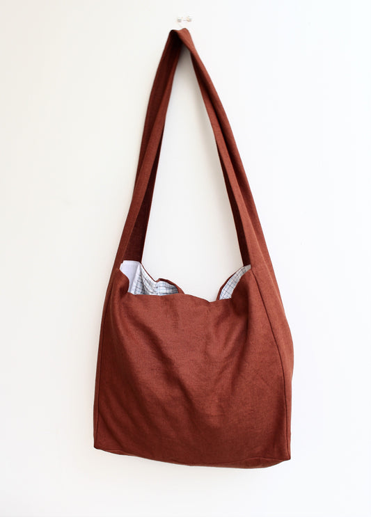 MAURIZIA'S linen crossbody bag with a zip closure