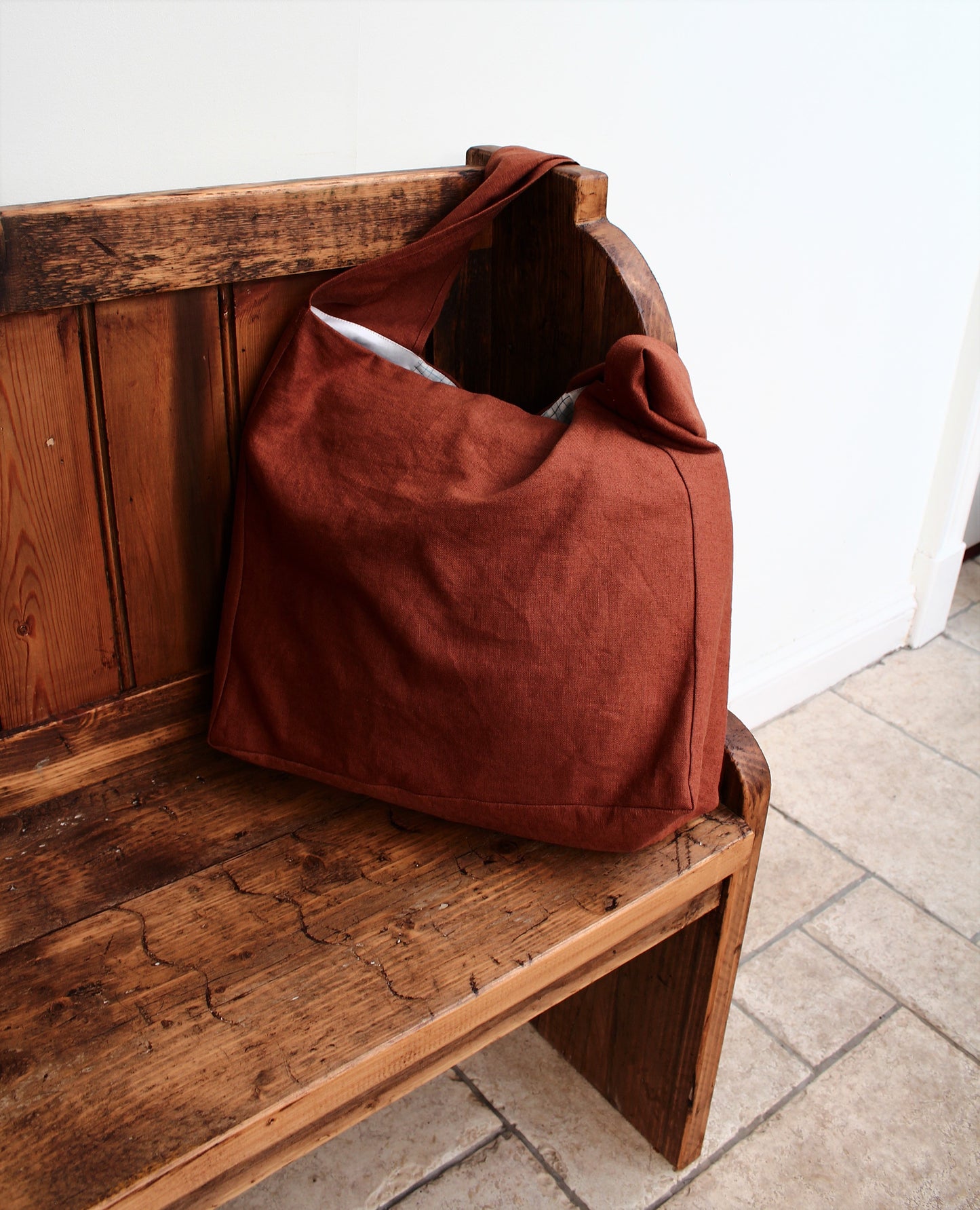MAURIZIA'S linen crossbody bag with a zip closure