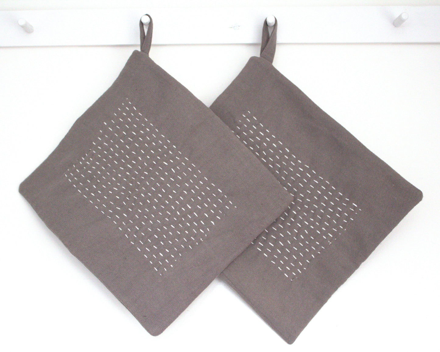 Set of 2 linen pot holders / placemats