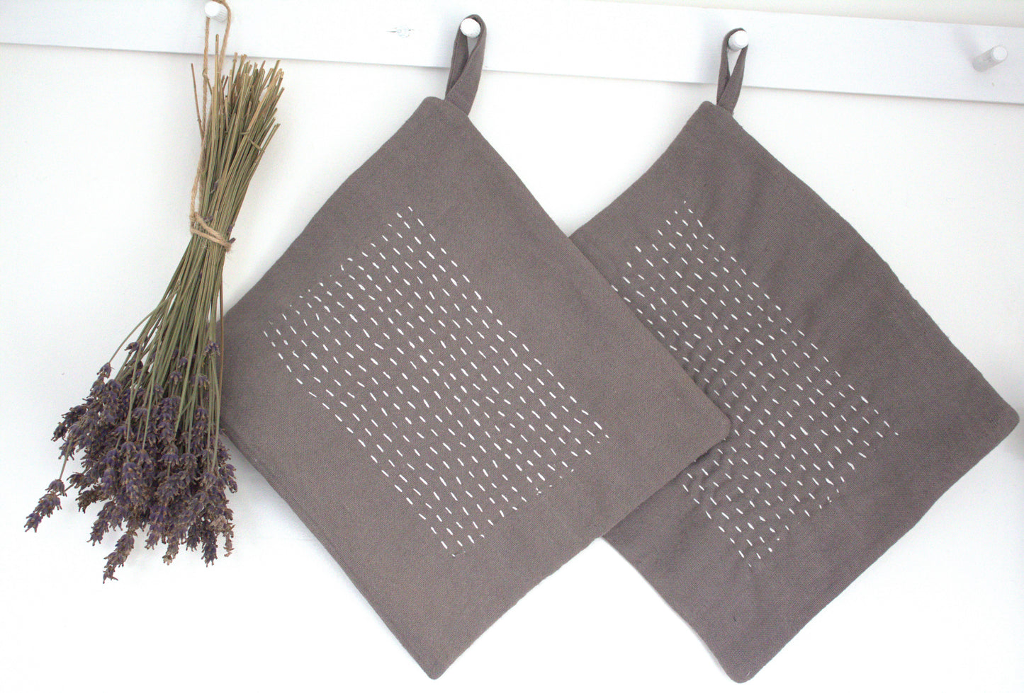 Set of 2 linen pot holders / placemats