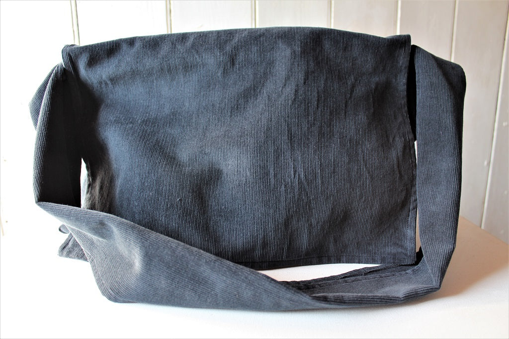 Messenger/Newspapaer - pin-cord crossbody bag with flap