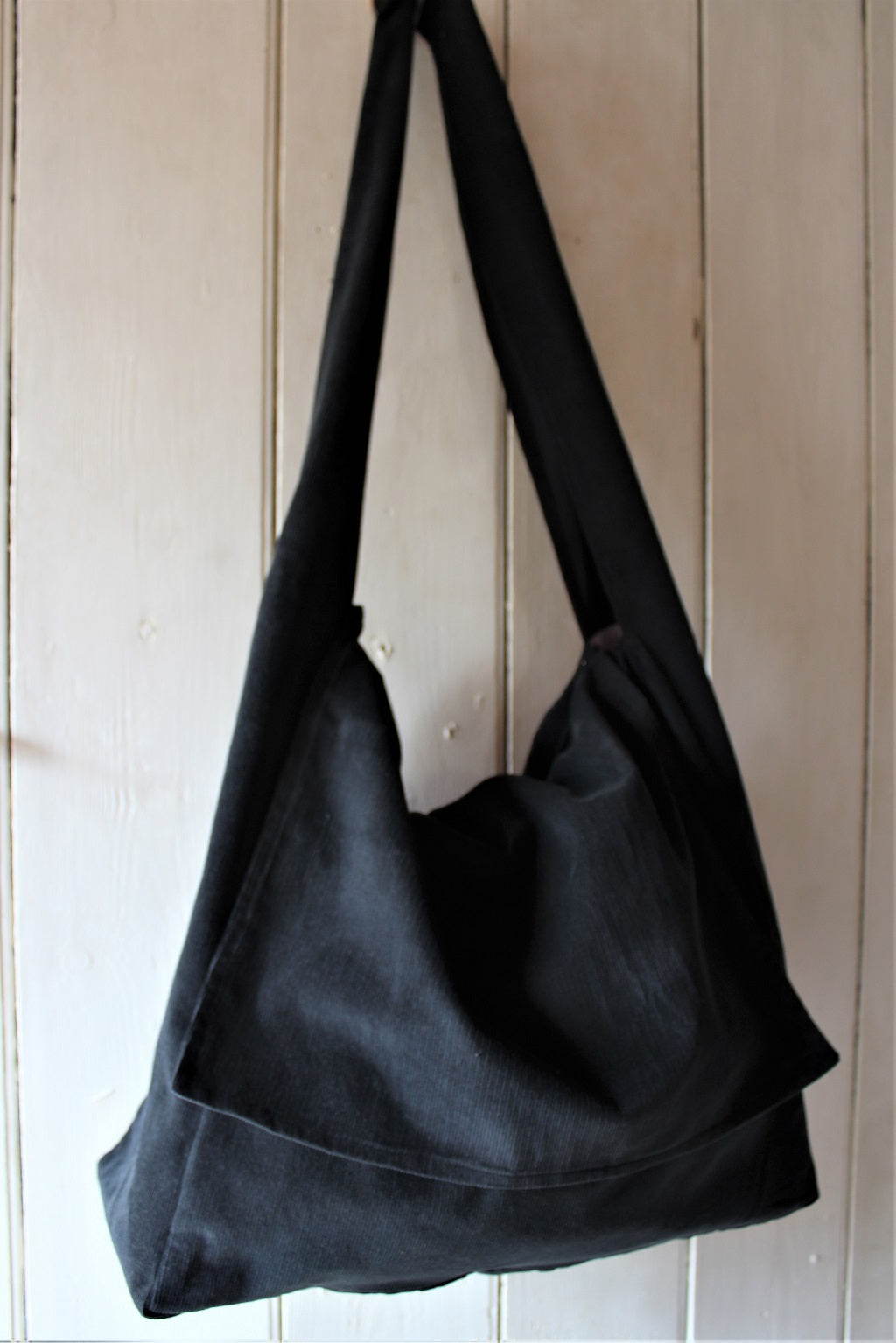 Messenger/Newspapaer - pin-cord crossbody bag with flap