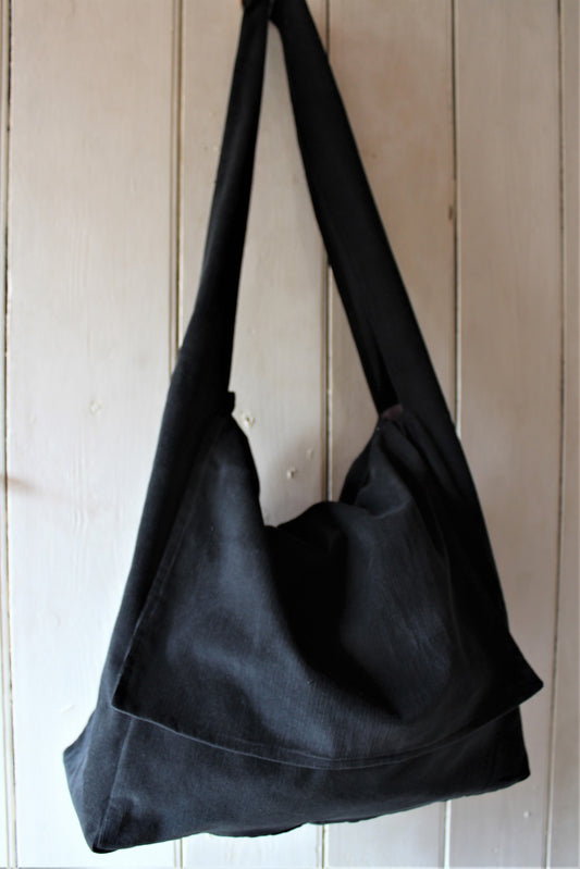 Messenger/Newspapaer - pin-cord crossbody bag with flap