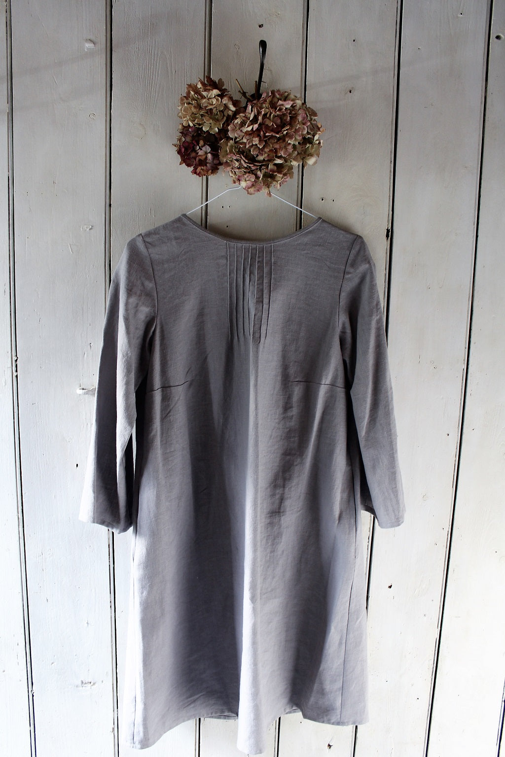 Livia - linen dress with pintucks details and side pockets
